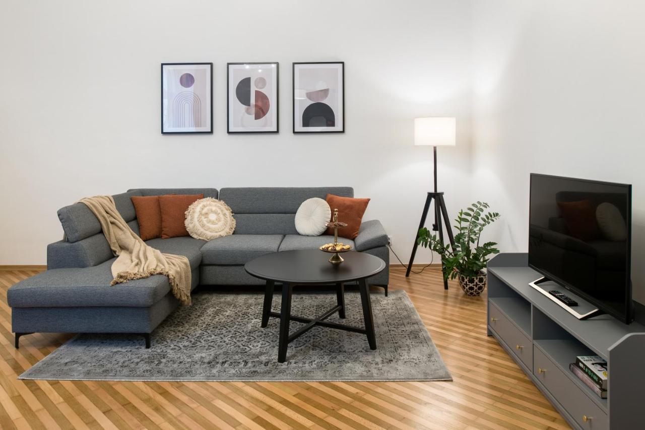 Wawelove Pilsudskiego - 3 Bedroom Apt. With Balcony And Free Parking! Kraków Zewnętrze zdjęcie