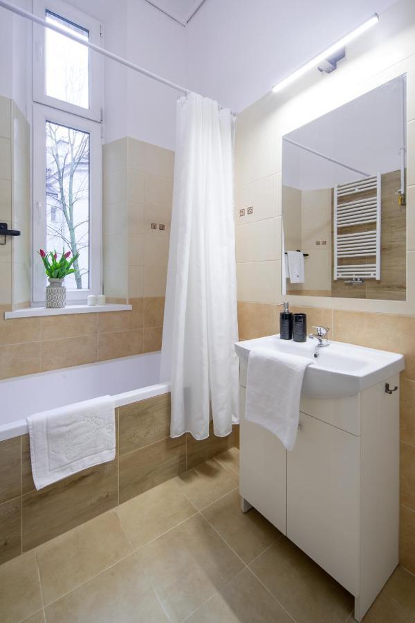 Wawelove Pilsudskiego - 3 Bedroom Apt. With Balcony And Free Parking! Kraków Zewnętrze zdjęcie